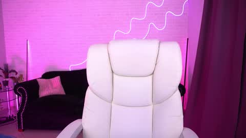 Snapshot of selenairis chatting on 11/04/25, 09:25 selenairis online show from 11/04/25, 09:25