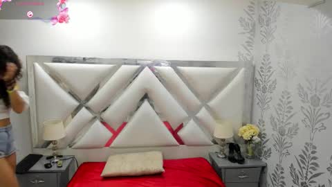 Snapshot of selenareyess chatting on 12/18/25, 12:22 Selena reyess online show from 12/18/25, 12:22