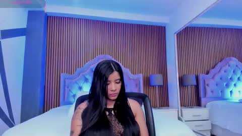 selenastonne online show from 10/27/25, 08:46