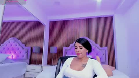 selenastonne online show from 11/08/25, 09:46