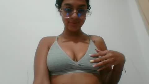 Snapshot of selene_azahar chatting on 09/16/25, 05:19 selene online show from 09/16/25, 05:19