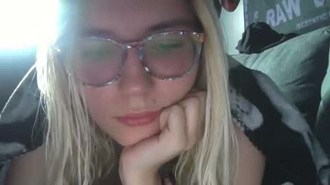 Selene online show from 01/01/25, 02:20