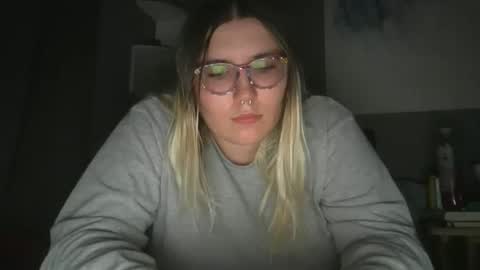 Selene online show from 09/17/25, 11:39