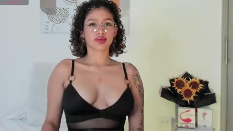 Snapshot of seleneclark_ chatting on 10/24/25, 08:16 Sele online show from 10/24/25, 08:16