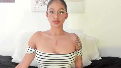 Snapshot of seleneclark_ chatting on 11/19/25, 08:53 Sele online show from 11/19/25, 08:53