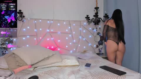 Snapshot of selenee__ chatting on 01/11/25, 05:07 Selenee online show from 01/11/25, 05:07