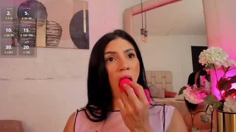 Snapshot of selenem_ chatting on 09/30/25, 11:37 Selene online show from 09/30/25, 11:37