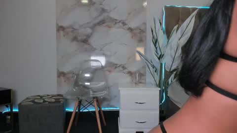 Snapshot of selenemakris chatting on 11/17/25, 09:09 Selene online show from 11/17/25, 09:09