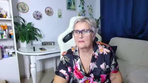 Selenna online show from 12/02/25, 06:14