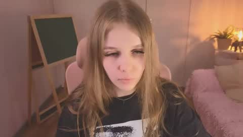Snapshot of selens_hells_weet chatting on 05/01/26, 02:10 selens_hells_weet online show from 05/01/26, 02:10