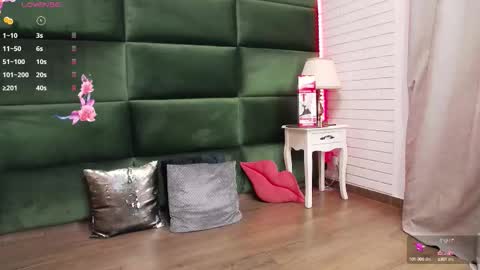 Snapshot of selensummer chatting on 09/22/25, 04:03 Selen online show from 09/22/25, 04:03