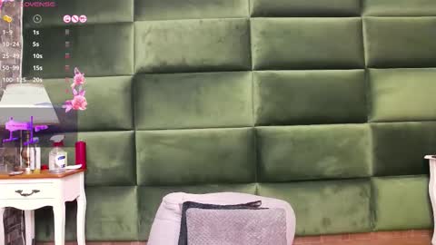 Snapshot of selensummer chatting on 10/20/25, 07:03 Selen online show from 10/20/25, 07:03