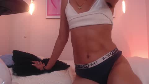 Snapshot of seleny_fitness chatting on 01/27/25, 04:22 Mayte online show from 01/27/25, 04:22