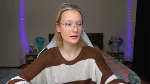 Snapshot of selfharm777 chatting on 09/12/25, 09:26 Simon and Alice online show from 09/12/25, 09:26