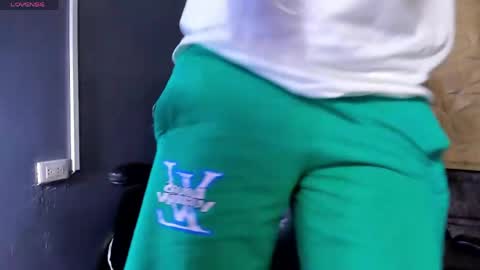 Snapshot of selfsuck_balls chatting on 04/12/26, 06:02 selfsuck_balls online show from 04/12/26, 06:02