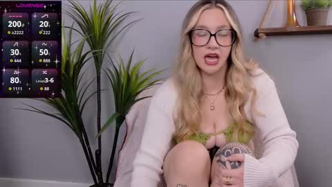 Selina Mae online show from 10/24/25, 03:14