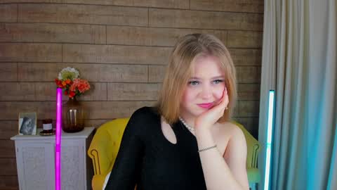 Snapshot of selinswarovski chatting on 02/04/25, 12:29 SelinSwarovski online show from 02/04/25, 12:29