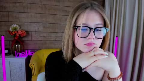 Snapshot of selinswarovski chatting on 02/17/25, 10:58 SelinSwarovski online show from 02/17/25, 10:58
