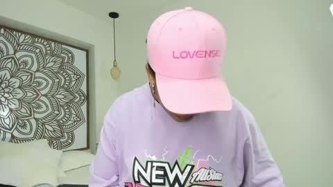 Snapshot of selket_ chatting on 01/21/25, 11:03 Selket online show from 01/21/25, 11:03