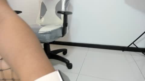 Snapshot of selket_ chatting on 02/05/25, 02:05 Selket online show from 02/05/25, 02:05