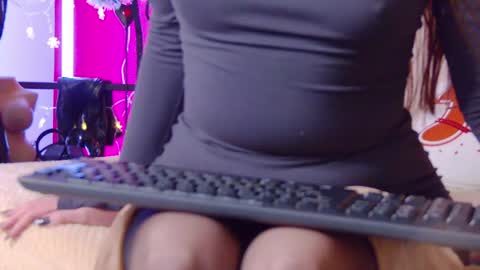 Snapshot of sellashine chatting on 12/11/24, 08:04 Nicole online show from 12/11/24, 08:04