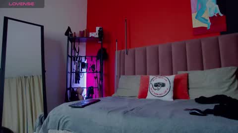 Snapshot of sellashine chatting on 02/25/25, 01:52 Nicole online show from 02/25/25, 01:52