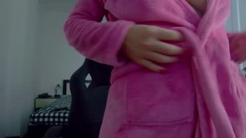 Snapshot of sellena_angel chatting on 12/16/25, 10:04 sellena_angel online show from 12/16/25, 10:04