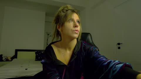 Snapshot of sellena_angels chatting on 04/20/26, 04:10 sellena_angels online show from 04/20/26, 04:10