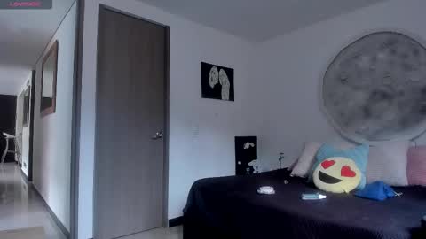 Snapshot of selyn_ chatting on 03/20/26, 06:02 Selyn online show from 03/20/26, 06:02