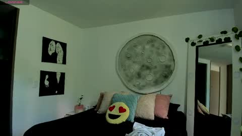 Snapshot of selyn_ chatting on 04/03/26, 04:16 Selyn online show from 04/03/26, 04:16