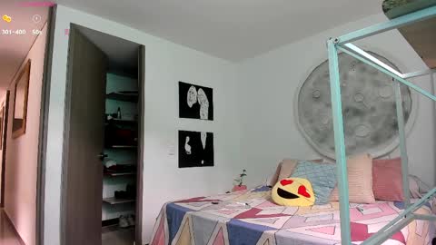 Snapshot of selyn_ chatting on 04/11/26, 06:01 Selyn online show from 04/11/26, 06:01