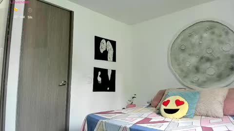 Snapshot of selyn_ chatting on 04/14/26, 01:06 Selyn online show from 04/14/26, 01:06