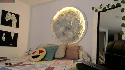 Snapshot of selyn_ chatting on 04/16/26, 11:11 Selyn online show from 04/16/26, 11:11