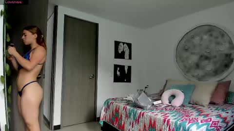 Snapshot of selyn_ chatting on 04/21/26, 12:11 Selyn online show from 04/21/26, 12:11