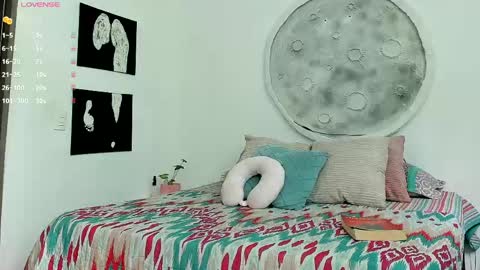 Snapshot of selyn_ chatting on 04/23/26, 01:46 Selyn online show from 04/23/26, 01:46