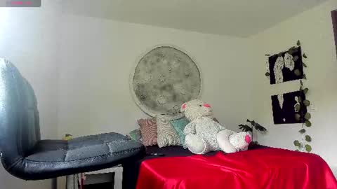 Snapshot of selyn_ chatting on 06/18/26, 11:58 Selyn online show from 06/18/26, 11:58