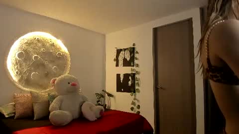 Snapshot of selyn_ chatting on 06/21/26, 10:07 Selyn online show from 06/21/26, 10:07