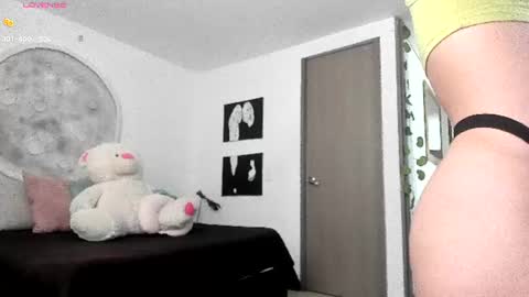 Snapshot of selyn_ chatting on 06/27/26, 01:50 Selyn online show from 06/27/26, 01:50