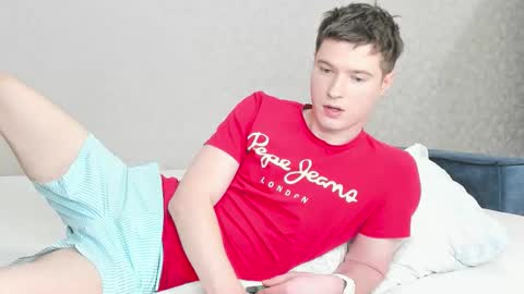 Snapshot of semyonone chatting on 12/20/25, 06:59 Semyon online show from 12/20/25, 06:59