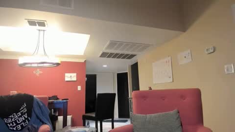 Snapshot of senditquick chatting on 10/31/25, 11:00 senditquick online show from 10/31/25, 11:00