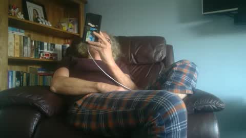 Snapshot of seniorfuntime1556 chatting on 01/29/25, 10:05 Summiteer online show from 01/29/25, 10:05