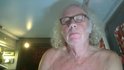 Snapshot of seniorfuntime1556 chatting on 11/12/25, 11:36 Summiteer online show from 11/12/25, 11:36