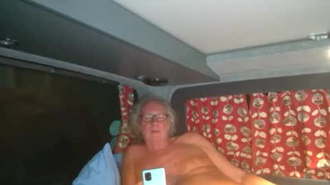 Snapshot of seniorfuntime1556 chatting on 11/25/25, 10:21 Summiteer online show from 11/25/25, 10:21