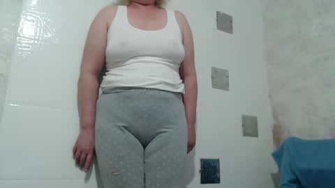 Snapshot of seniorita333 chatting on 03/20/26, 06:51 Lenna online show from 03/20/26, 06:51