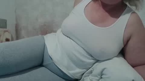 Snapshot of seniorita333 chatting on 04/05/26, 04:42 Lenna online show from 04/05/26, 04:42