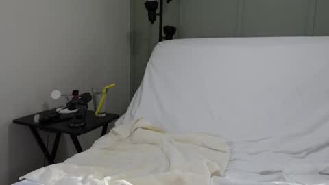 Snapshot of sensatyr chatting on 12/03/24, 02:49 Daddy Dave online show from 12/03/24, 02:49