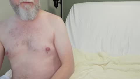 Snapshot of sensatyr chatting on 01/03/25, 03:22 Daddy Dave online show from 01/03/25, 03:22