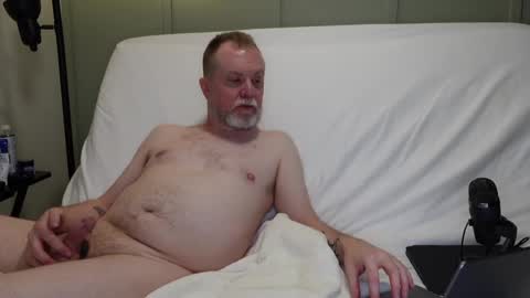 Snapshot of sensatyr chatting on 02/07/25, 08:11 Daddy Dave online show from 02/07/25, 08:11