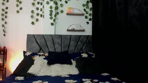 Camille and sophie online show from 01/23/25, 03:26