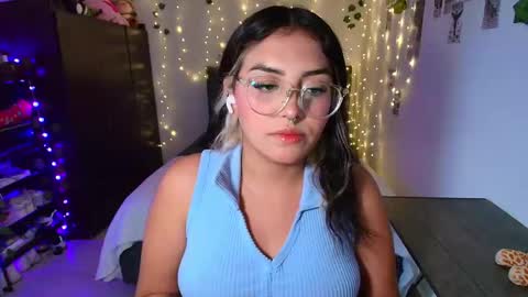 Snapshot of sensual_flame chatting on 12/21/25, 11:23 Camille and sophie online show from 12/21/25, 11:23